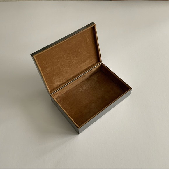 White&Black Gazelle Box - Picture 5 of 11